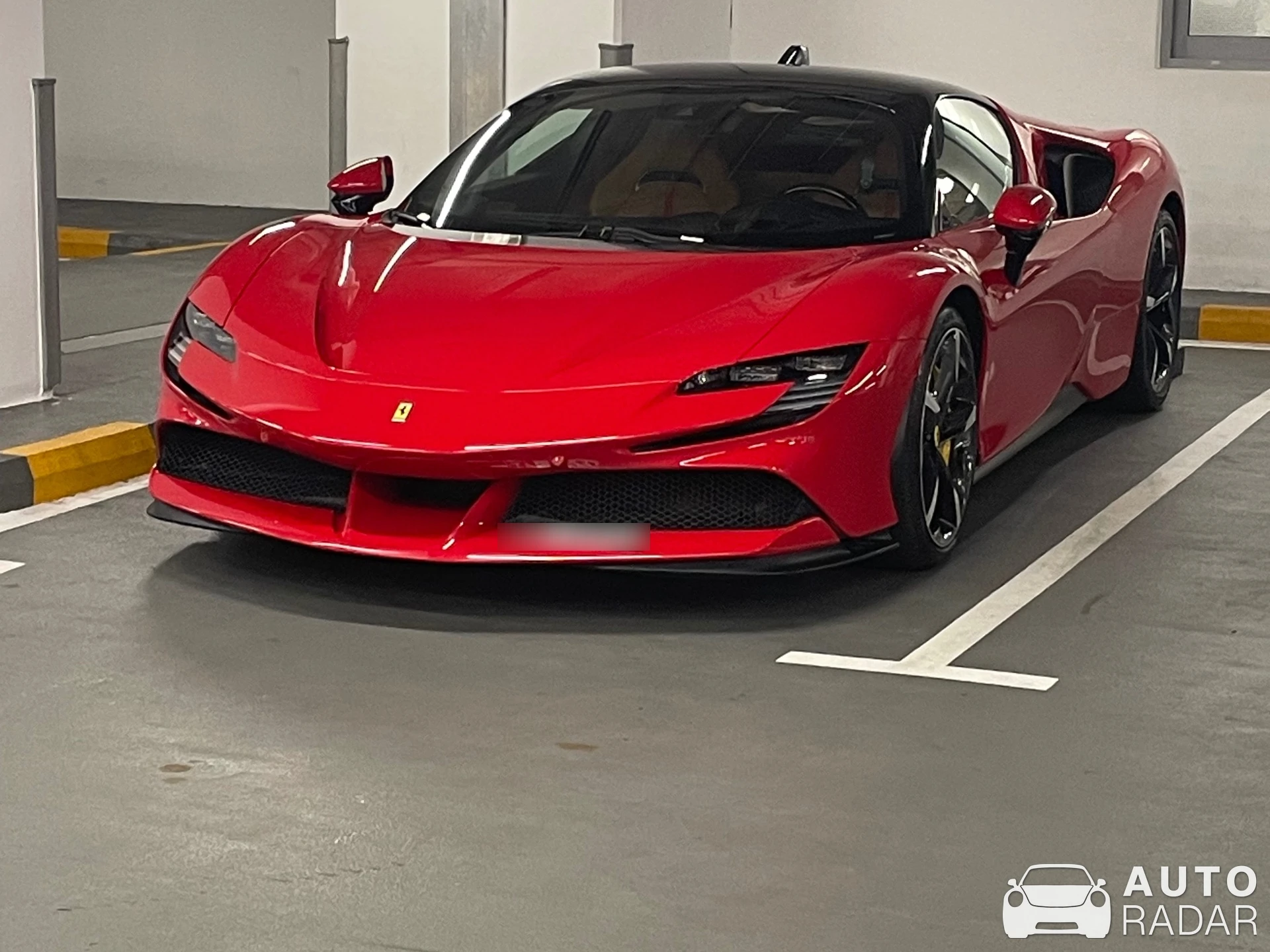 Ferrari SF90 Stradale spotted in Dubai, Zjednoczone Emiraty Arabskie