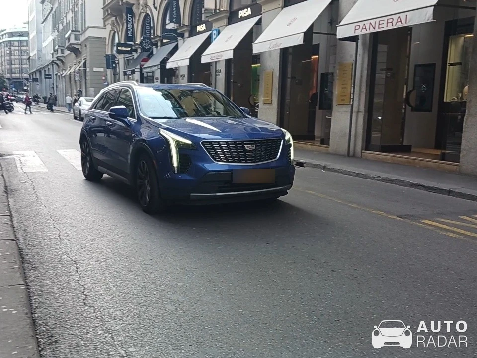 Cadillac XT4 spotted in Milano