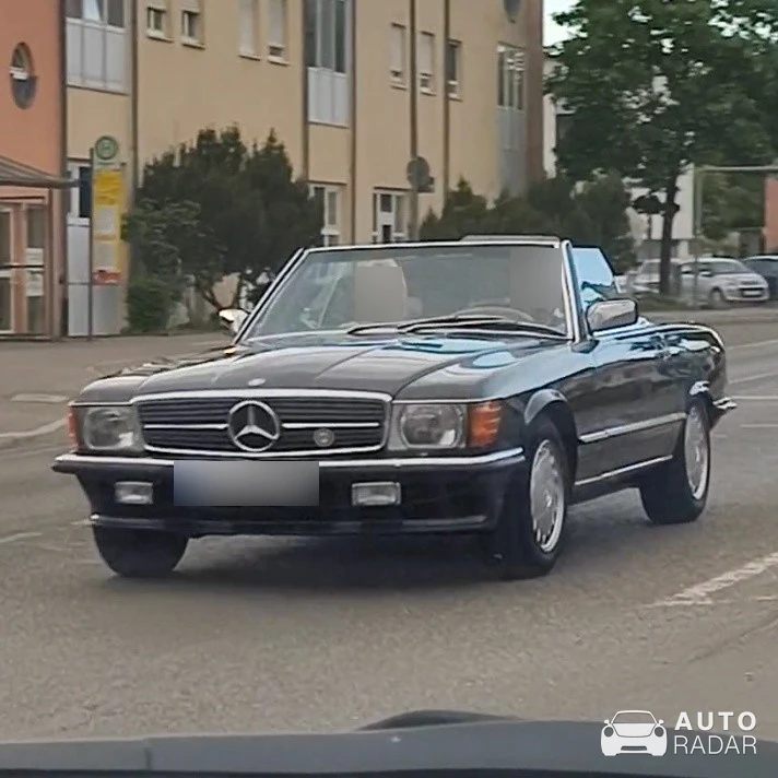 Mercedes-Benz 560 SL spotted in Weingarten