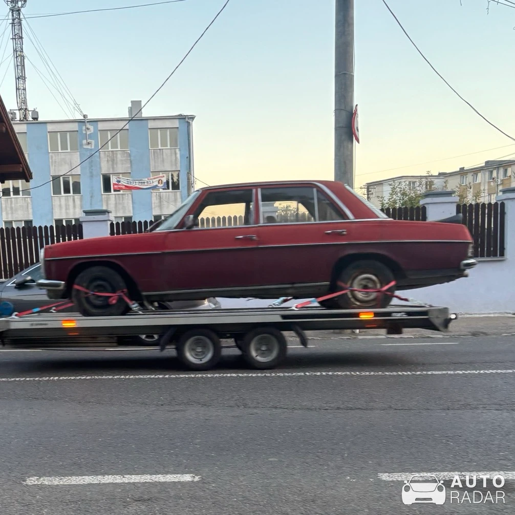 Mercedes-Benz W115 240 D spotted in Târnăveni, Romania