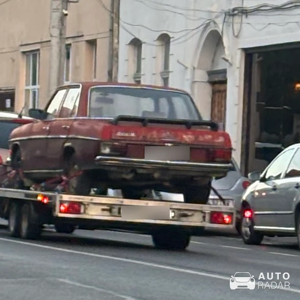 Mercedes-Benz W115 240 D spotted in Târnăveni