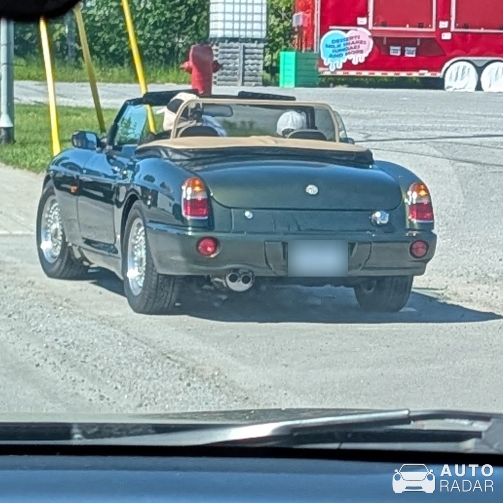 MG RV8 spotted in Almonte