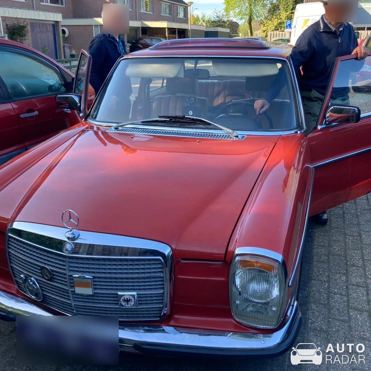 Mercedes-Benz 220D W115 spotted in Heerde
