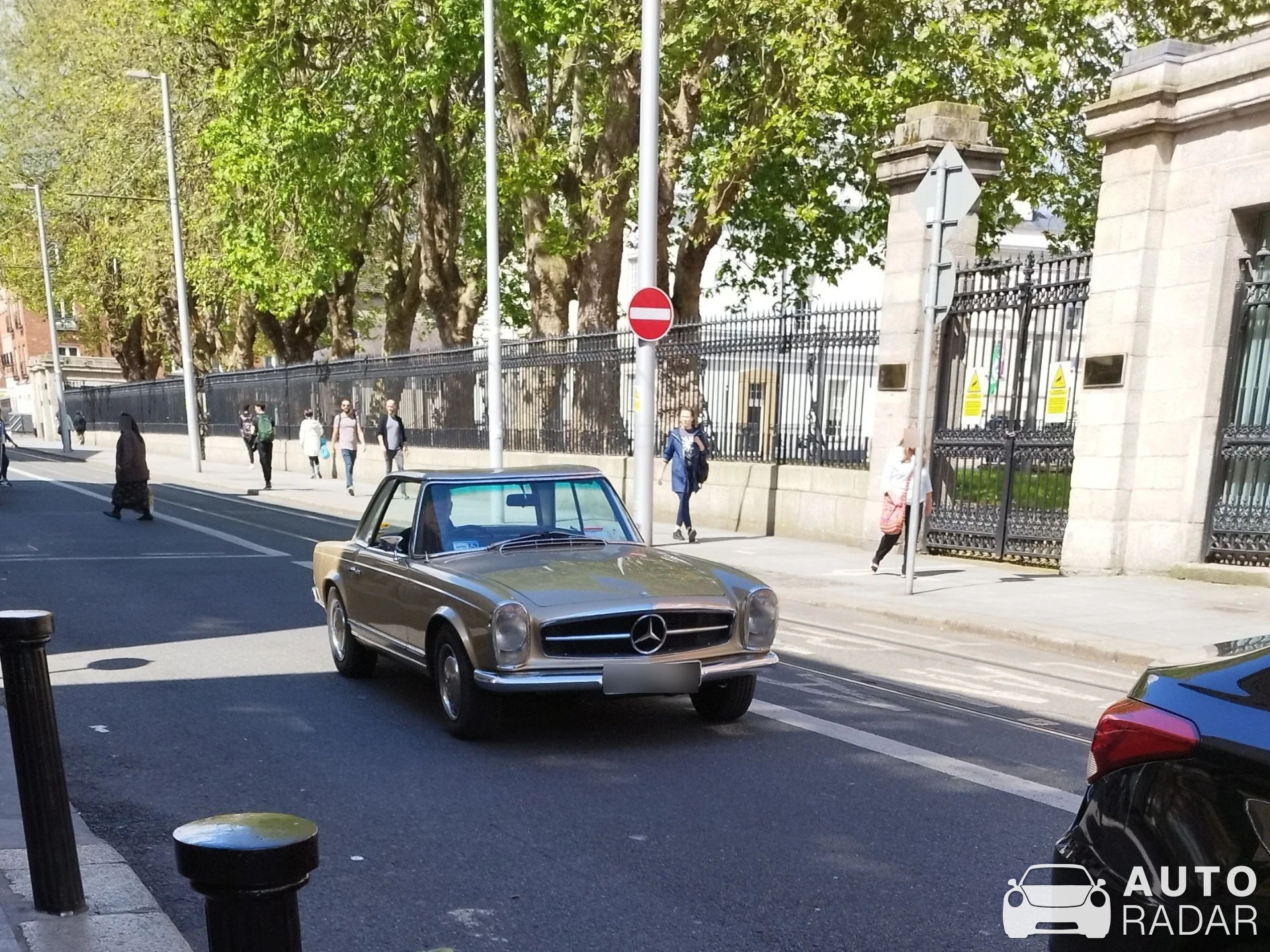 Mercedes-Benz 280 SL spotted in County Dublin, Ireland
