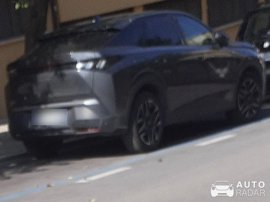 Peugeot 408 spotted in Chieti