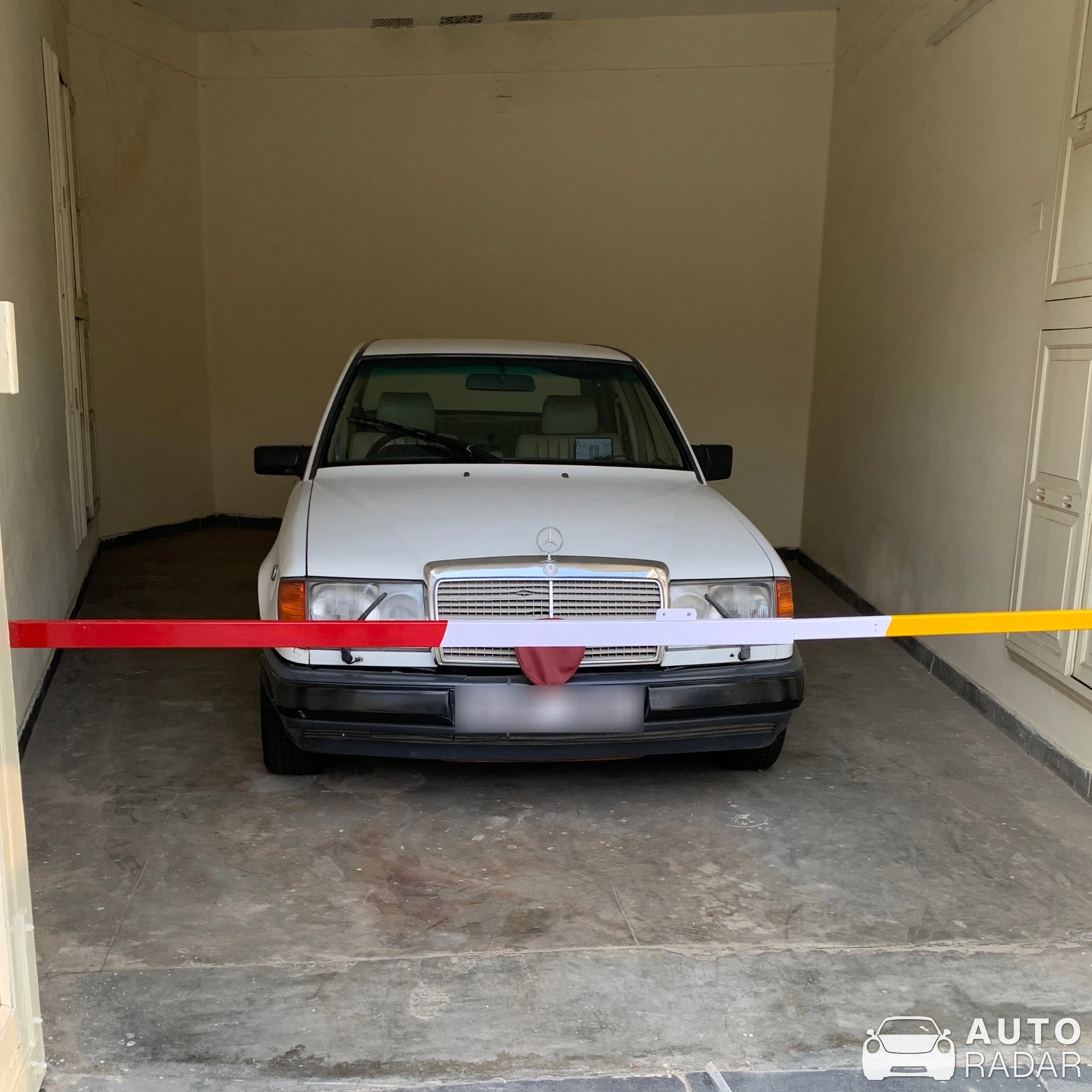 Mercedes-Benz 190E spotted in Udaipur, India