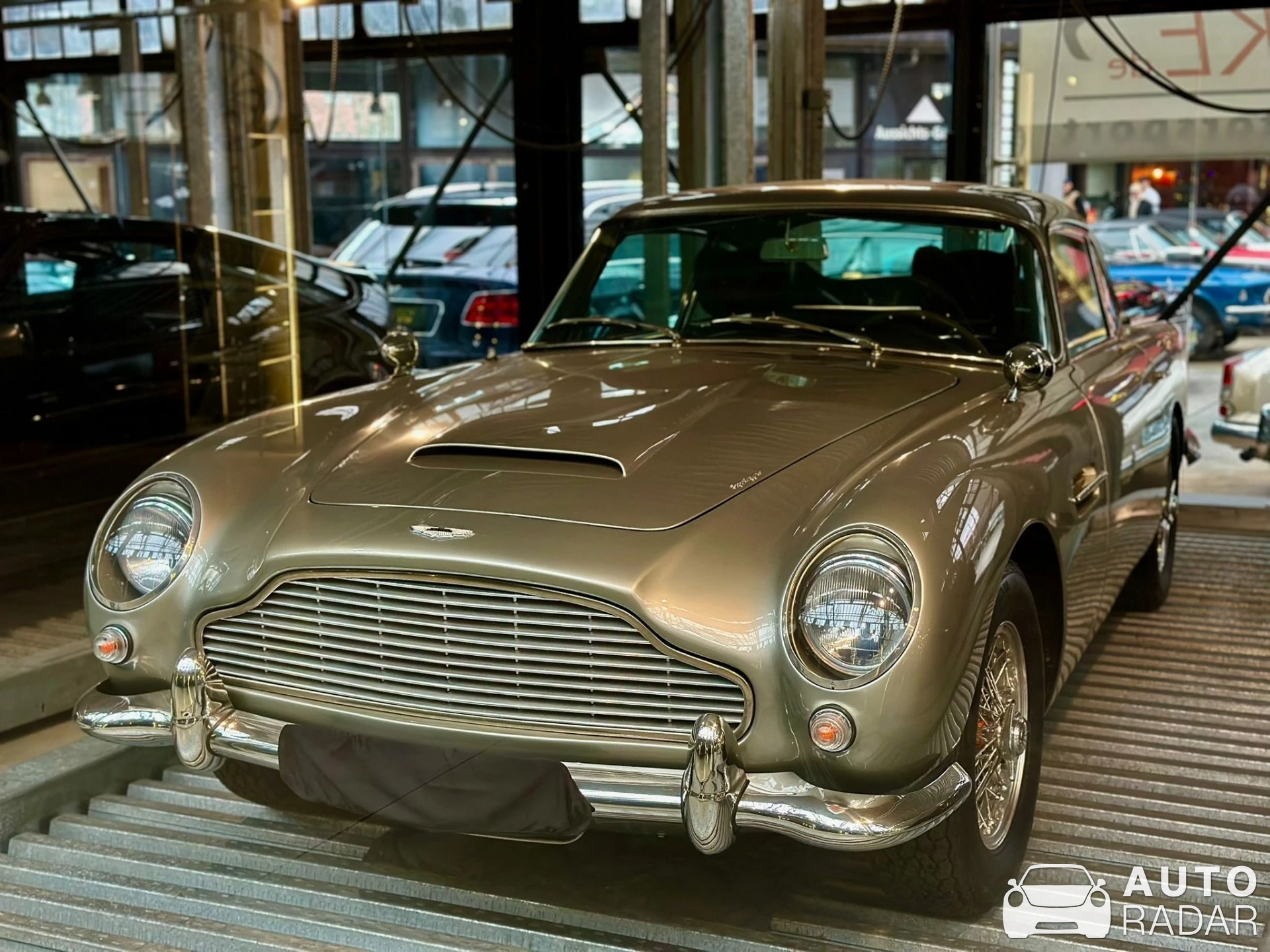 Aston Martin DB6 Vantage MKI spotted in Düsseldorf