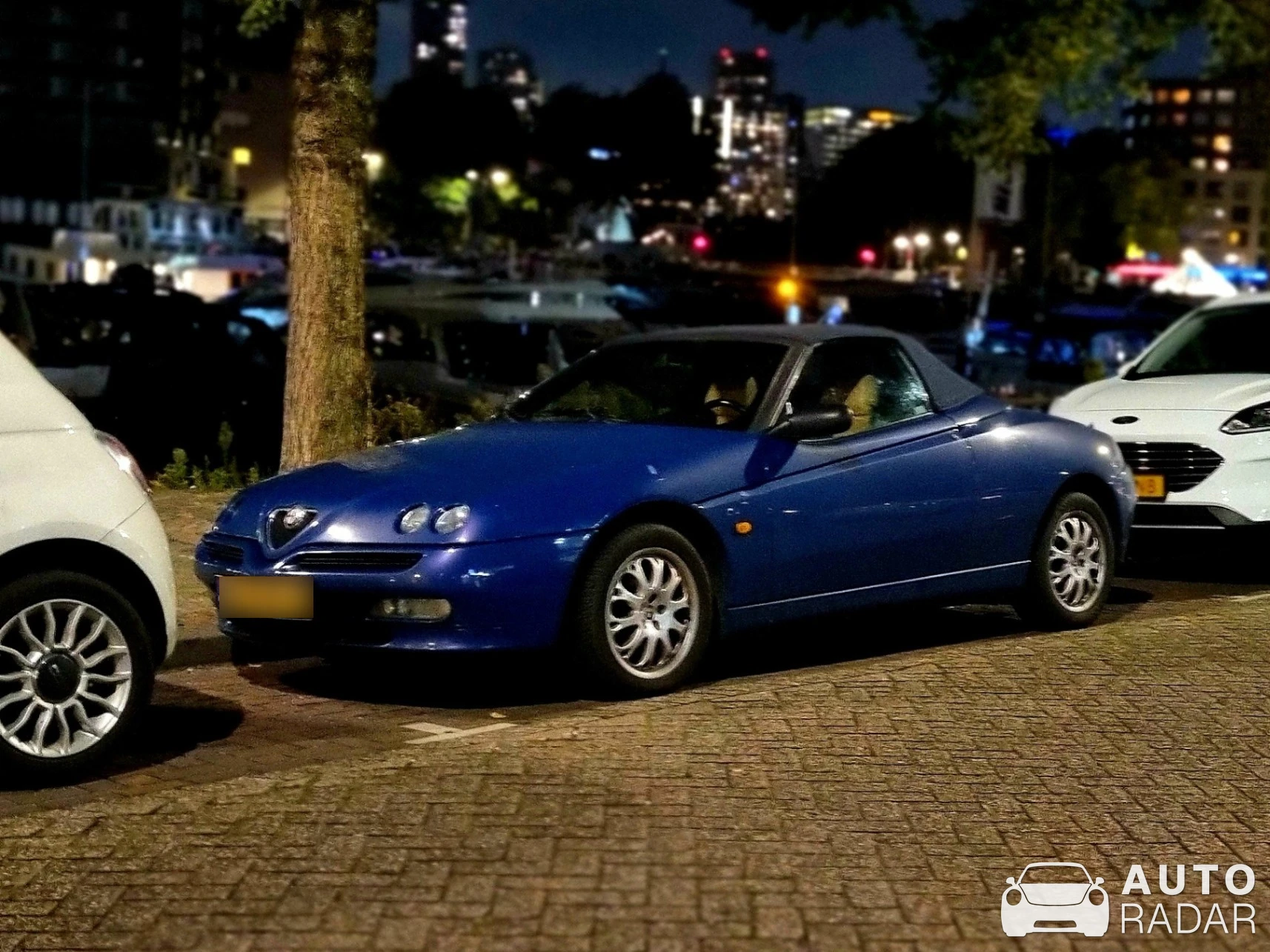 Alfa Romeo Spider 2.0i spotted in Rotterdam, Netherlands