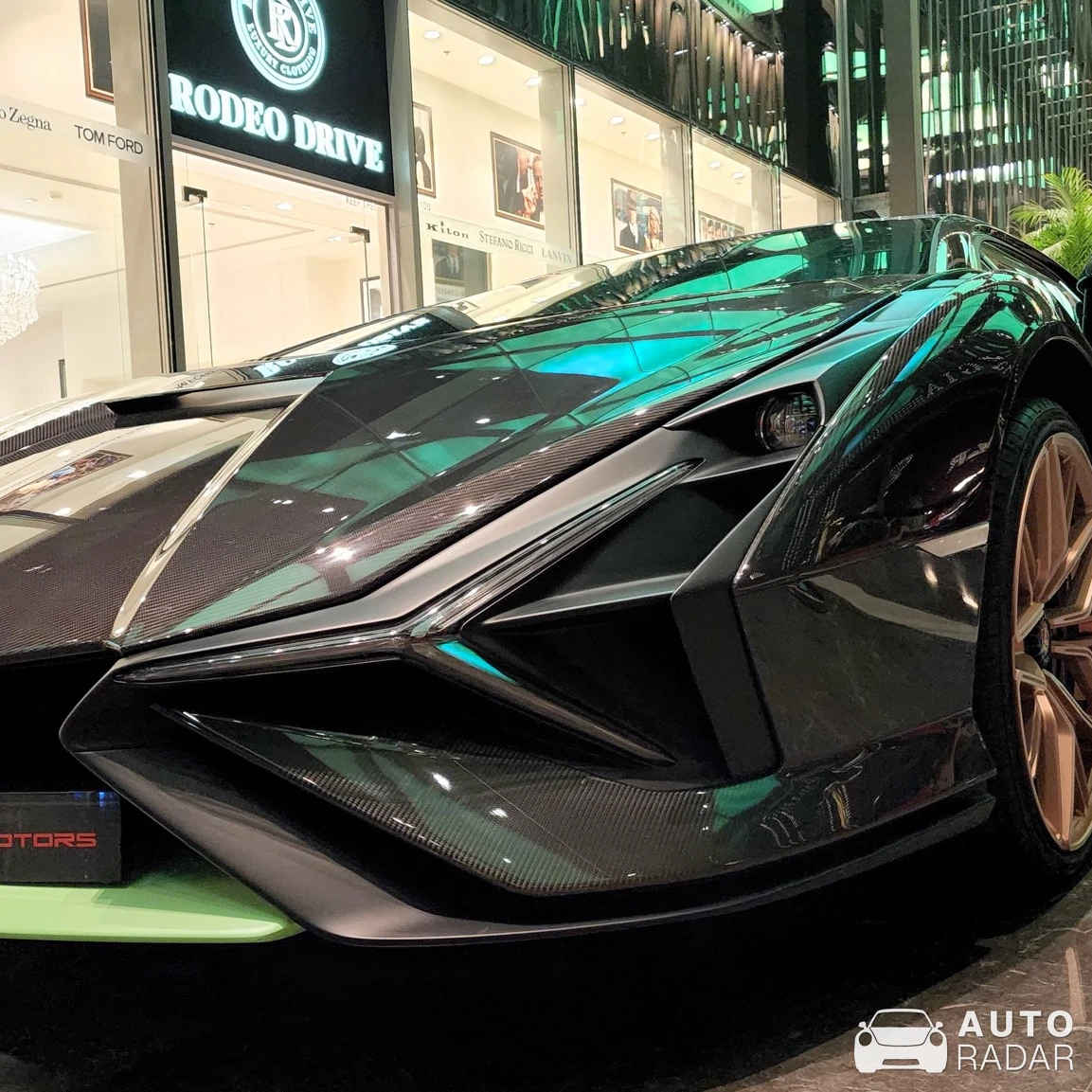 Lamborghini Sián FKP 37 spotted in Dubai