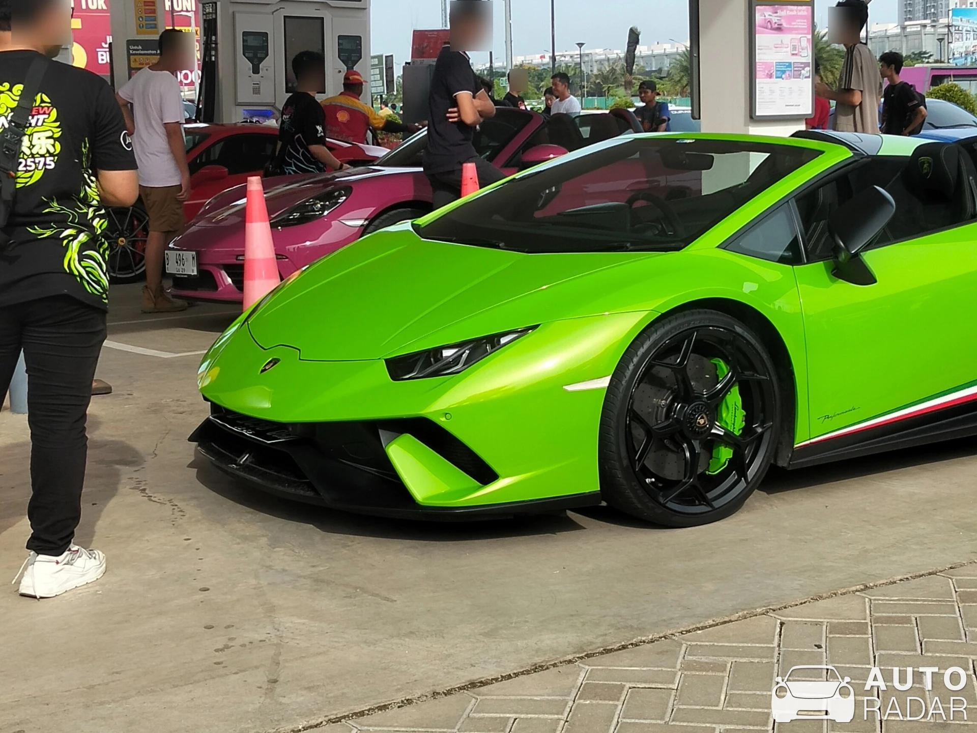 Lamborghini Huracán LP640-4 Performante Spyder spotted in Tangerang Regency, Indonesia