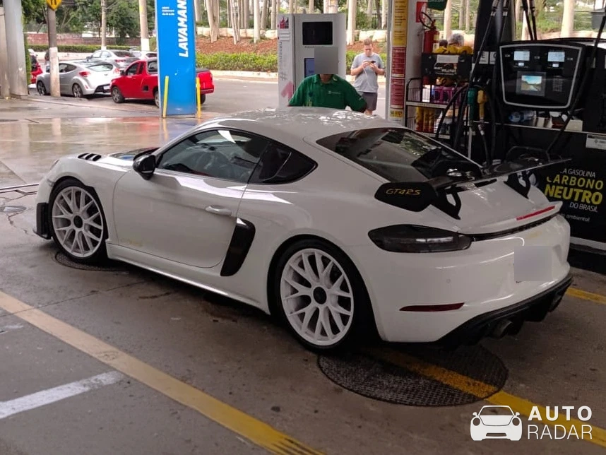 Porsche 718 Cayman GT4 RS spotted in São Paulo, Brazil