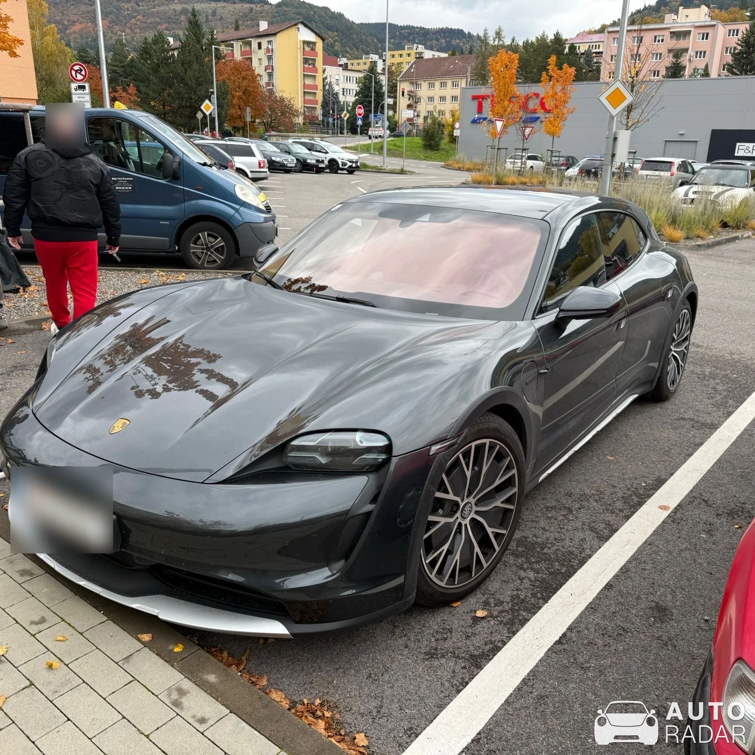 Porsche Taycan 4 Cross Turismo spotted in Lovčica - Trubín