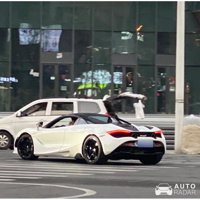 McLaren 720S Spider spotted in Kowloon, Hong Kong