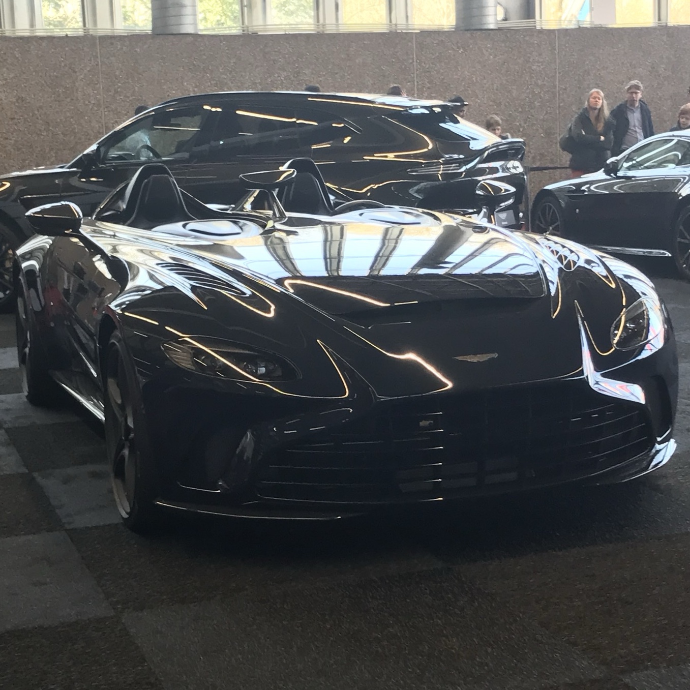 Aston Martin V12 Vantage Roadster