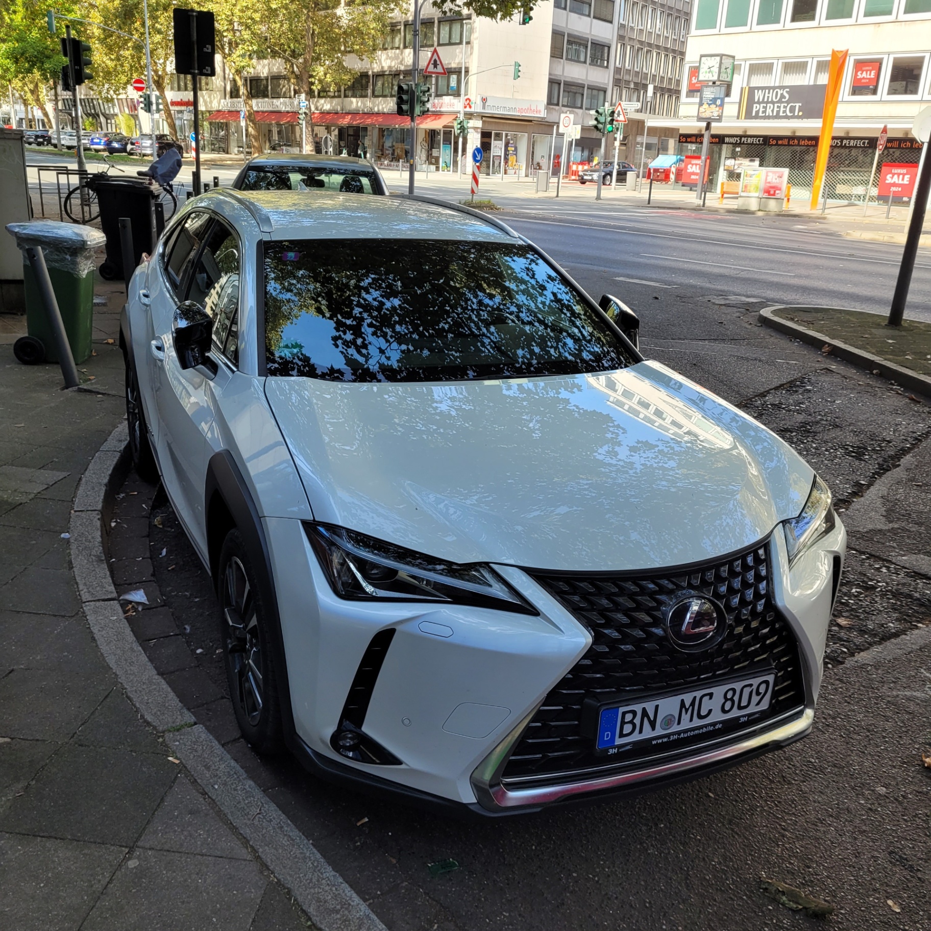 Lexus UX 200F