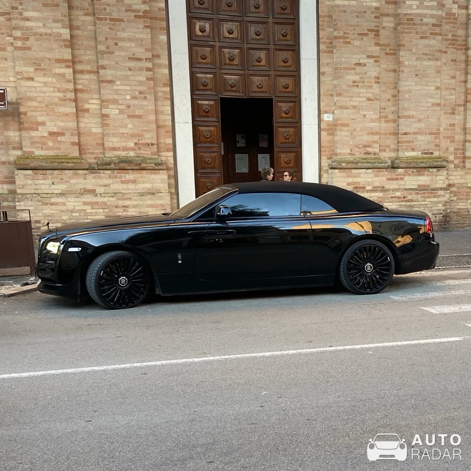 Rolls-Royce Dawn Black Badge spotted in Porto Recanati