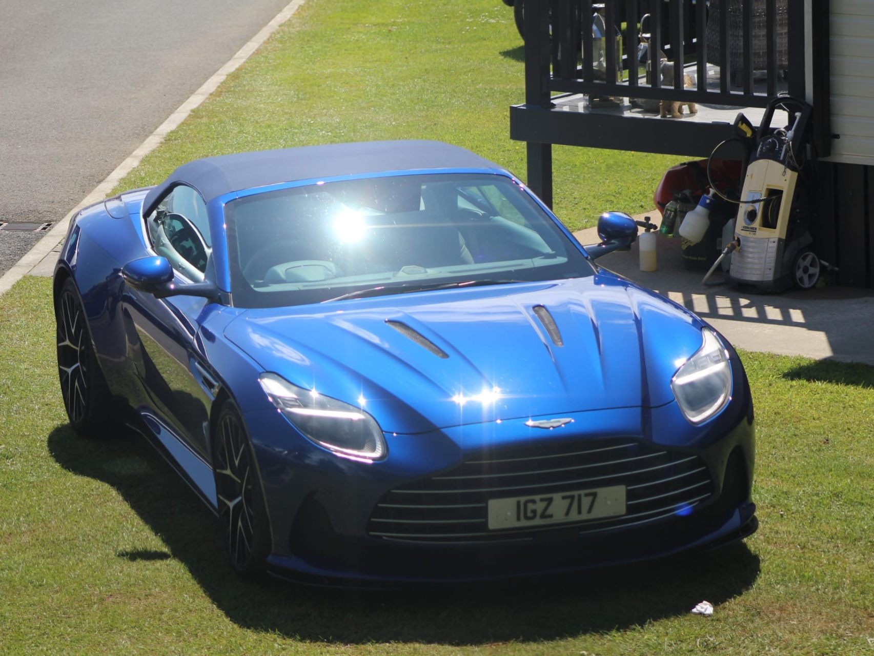 Aston Martin DB12 Volante