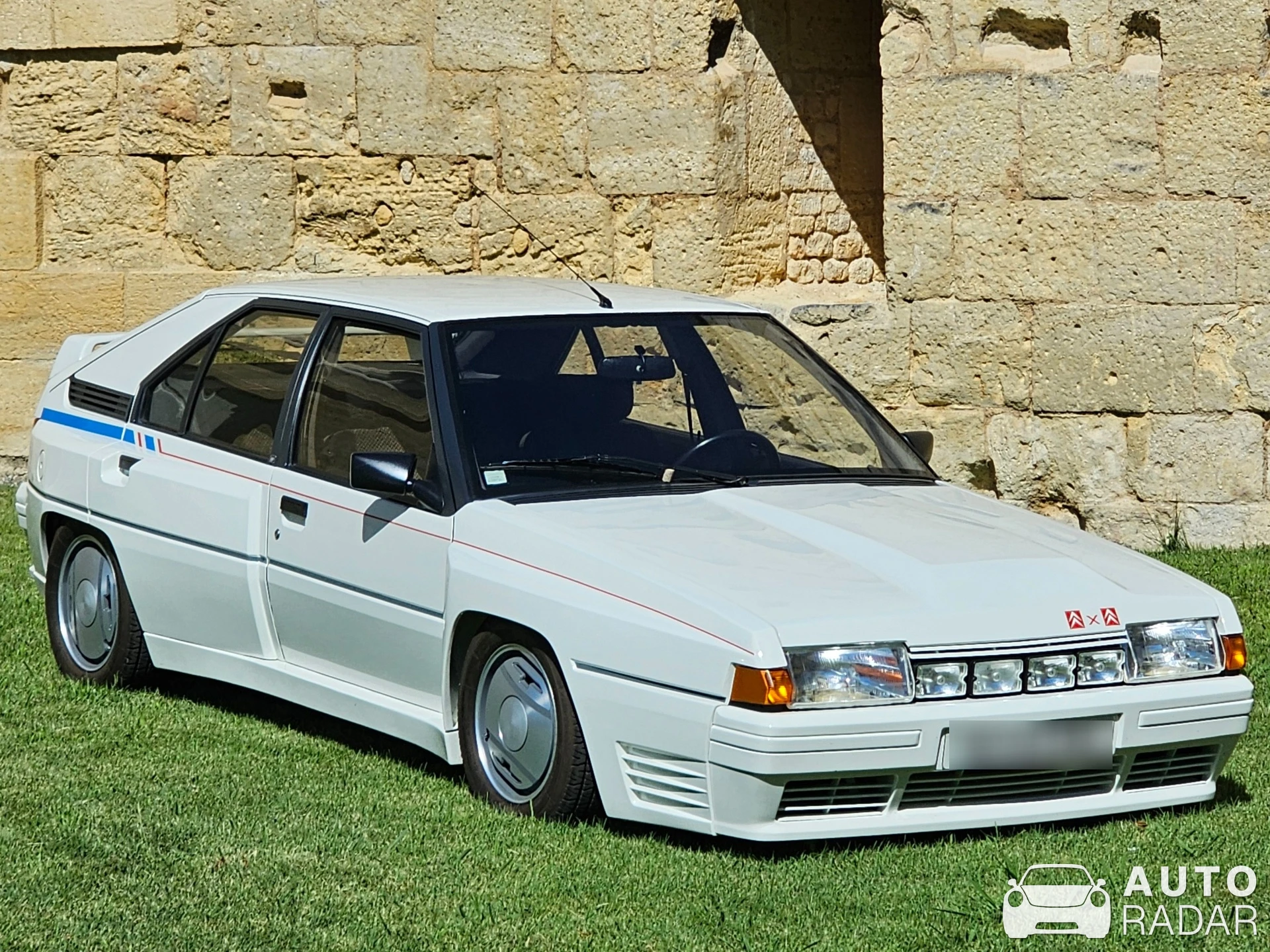 Citroën BX 4TC spotted in Saint-Émilion