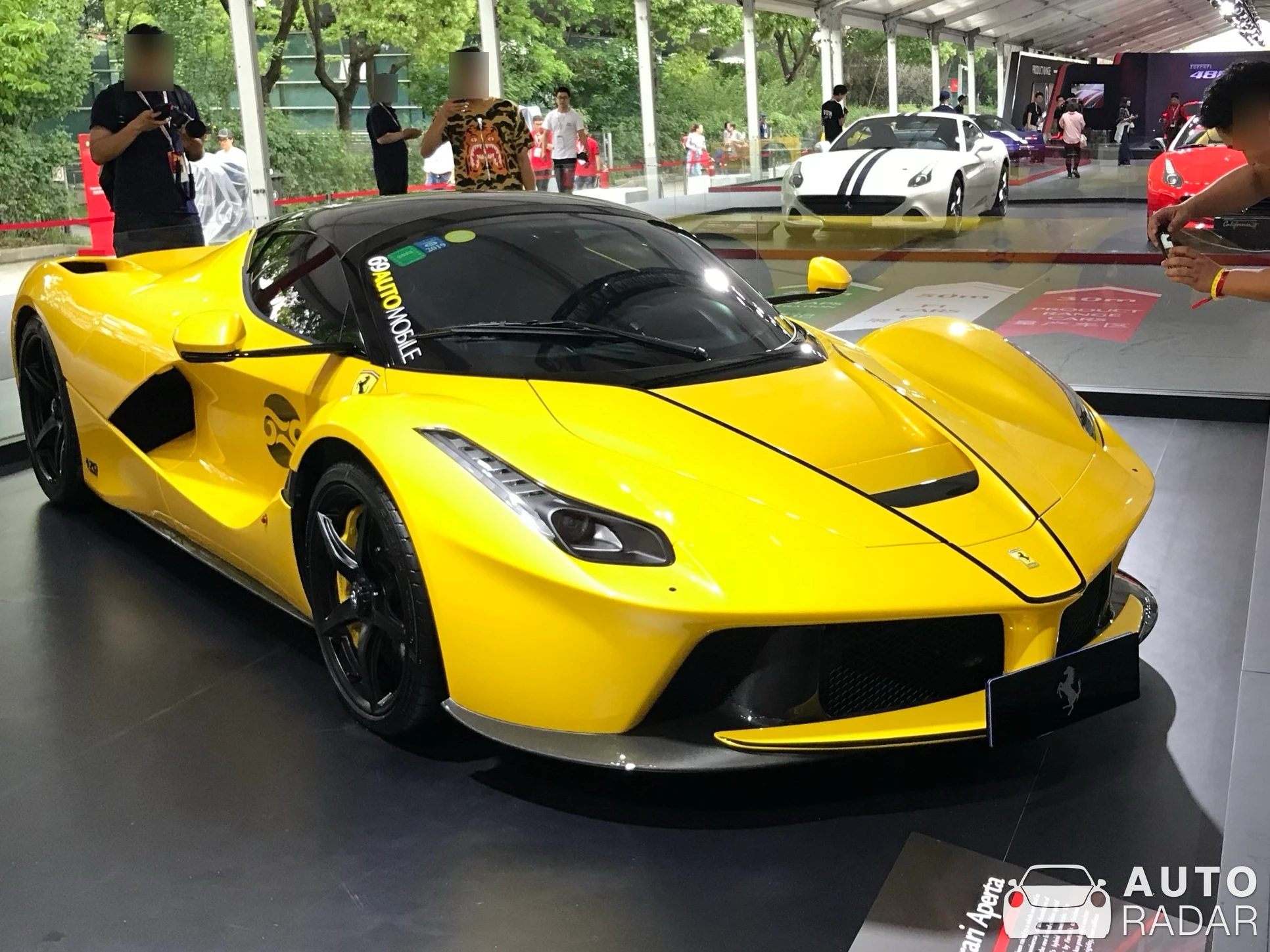 Ferrari LaFerrari Aperta spotted in Jia Ding Qu, China