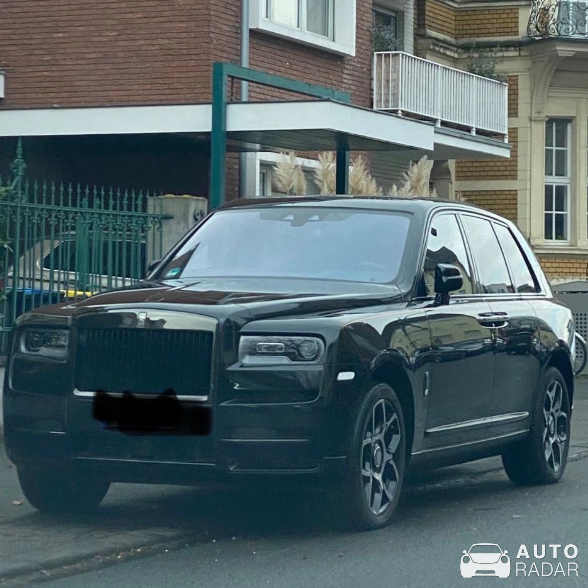 Rolls-Royce Cullinan Black Badge spotted in Köln, Germany