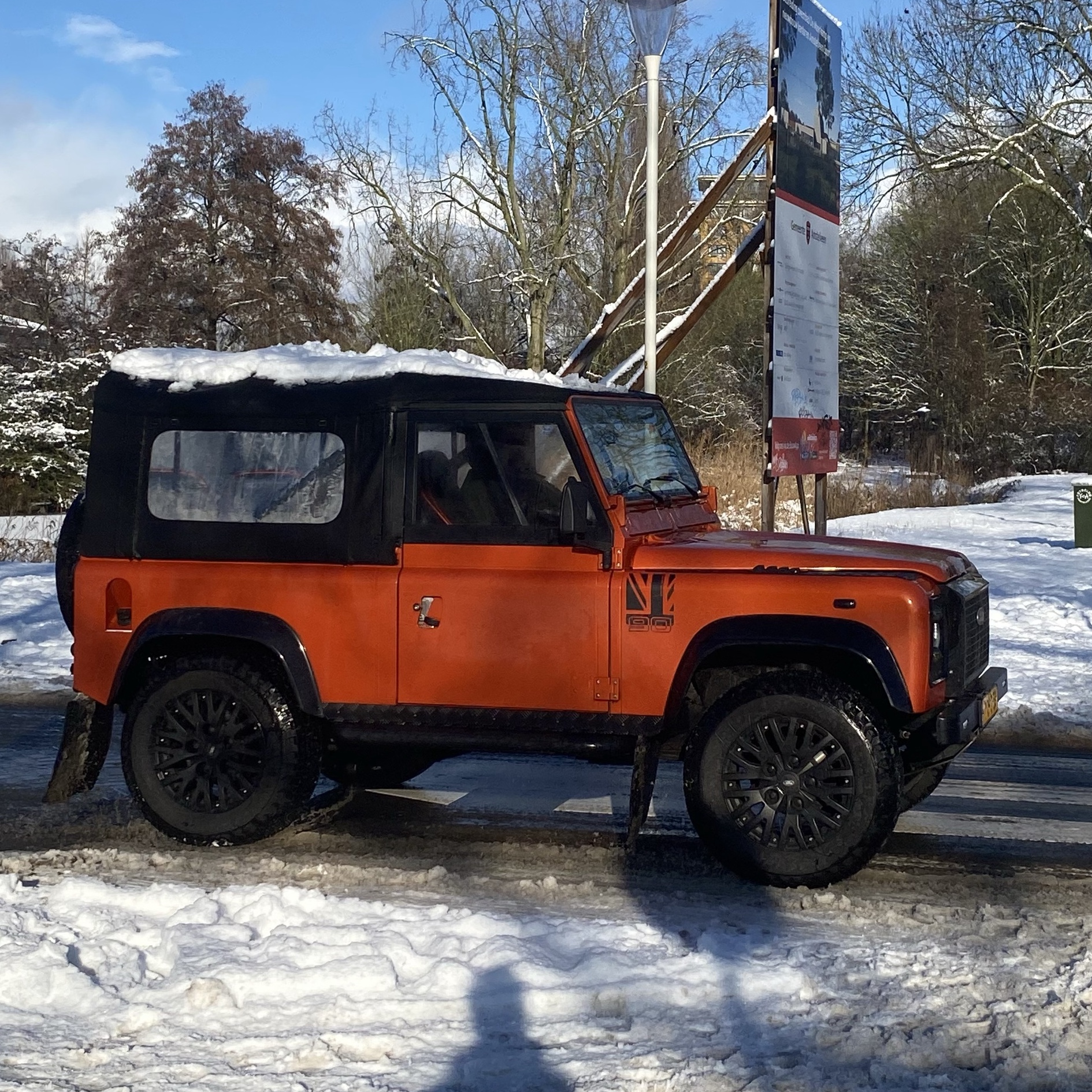 Land Rover Defender 90 Adventure Edition
