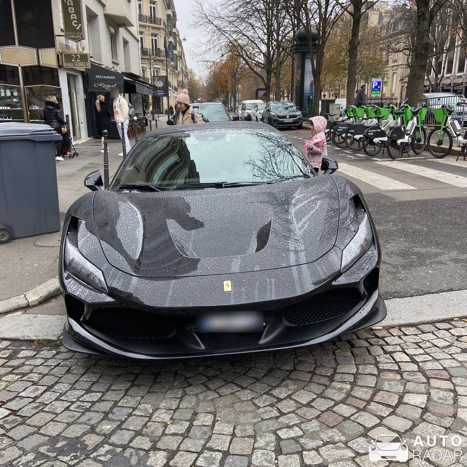 Ferrari F8 Tributo spotted in Paris, França