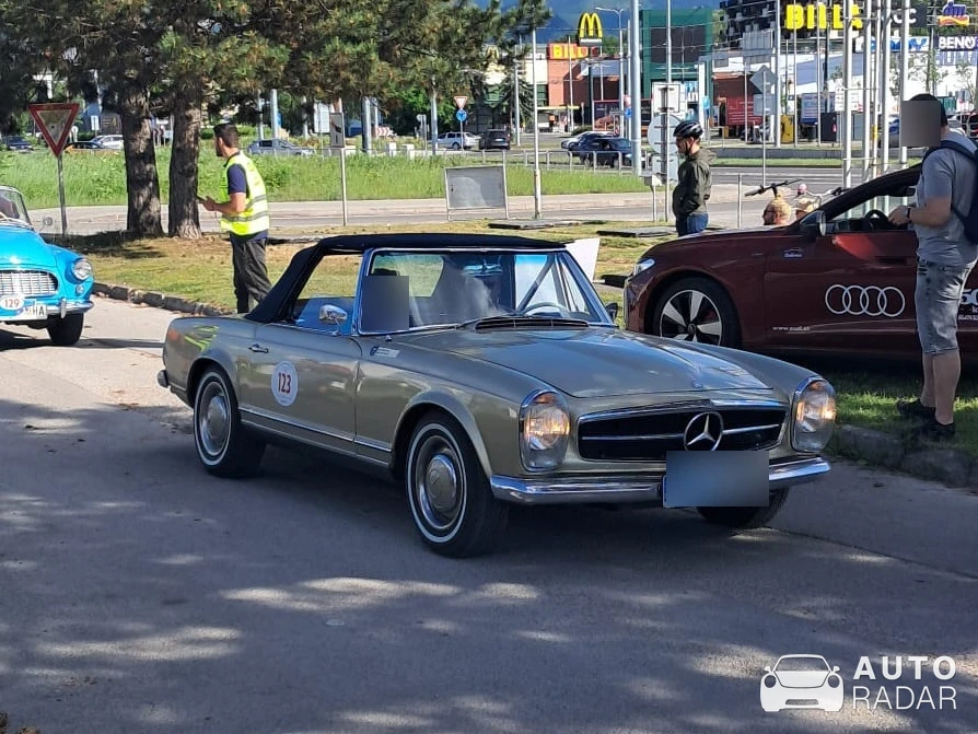 Mercedes-Benz 250SL spotted in Žilina