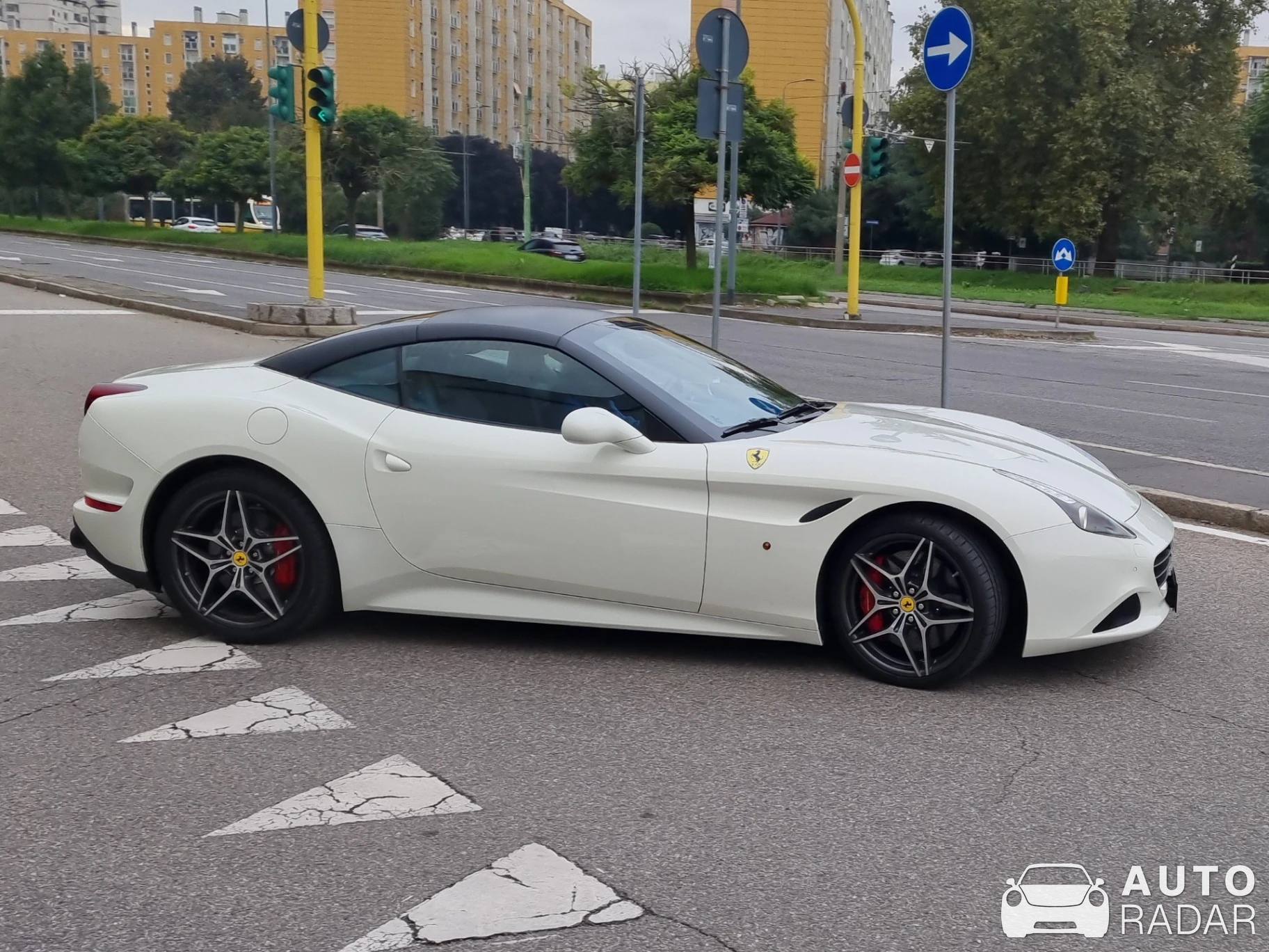 Ferrari California spotted in Città metropolitana di Milano, Italia