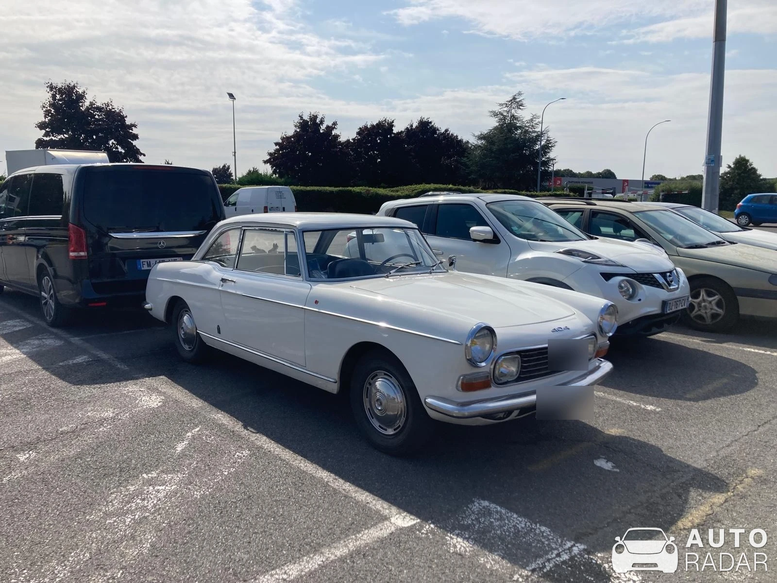Peugeot 404 Cabriolet spotted in Morangis