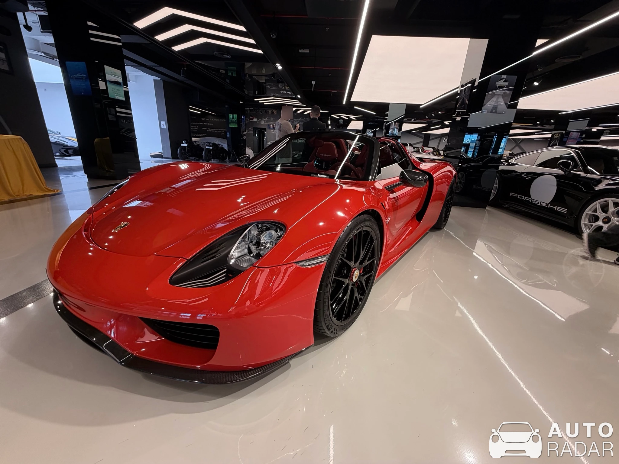 Porsche 918 Spyder spotted in دبي, Emirados Árabes Unidos