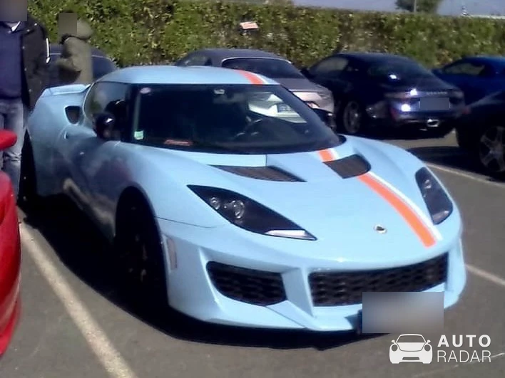 Lotus Evora 400 spotted in Avignon