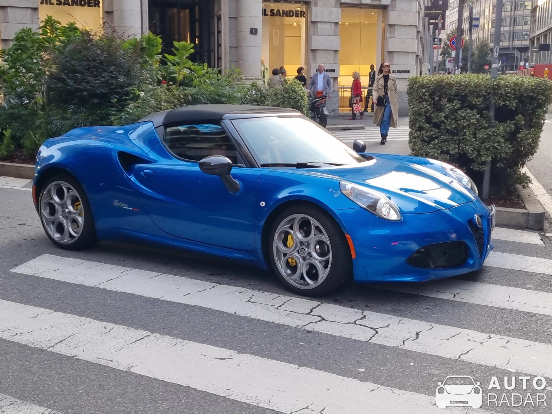 Alfa Romeo 4C Spider spotted in Milano, Italia