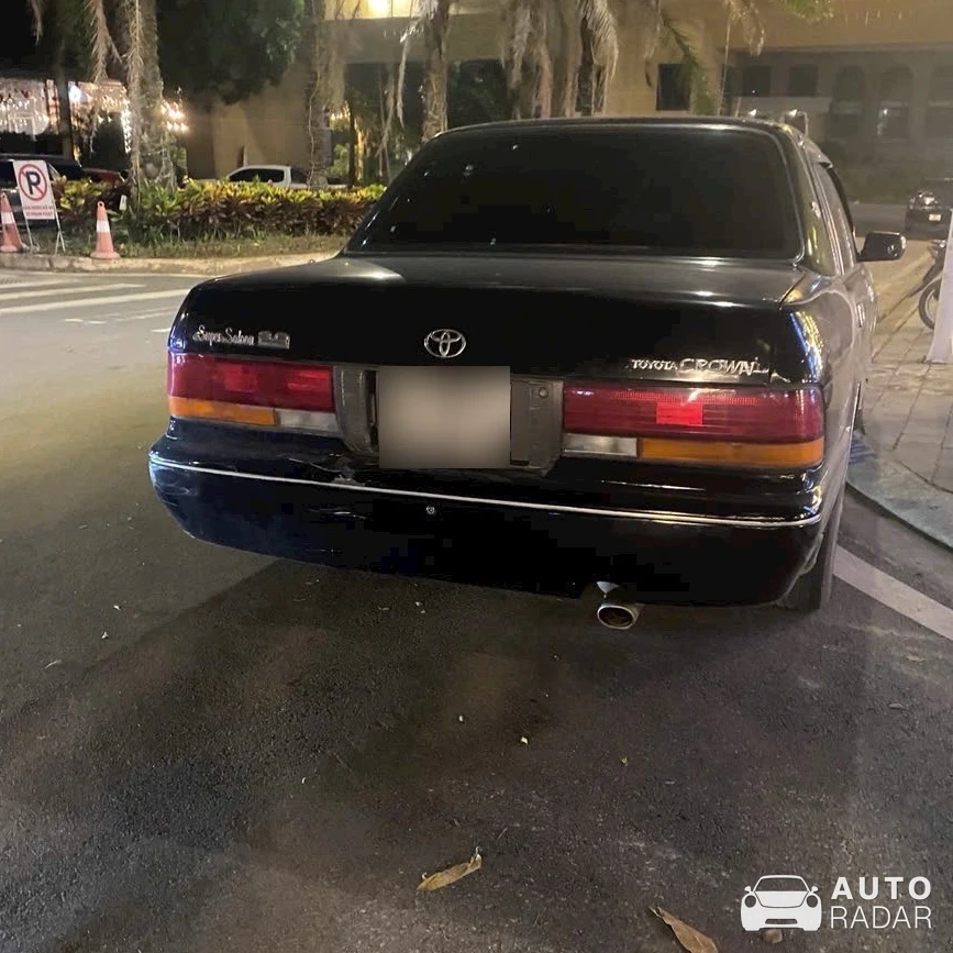 Toyota Crown Royal Saloon spotted in Thành phố Vĩnh Yên