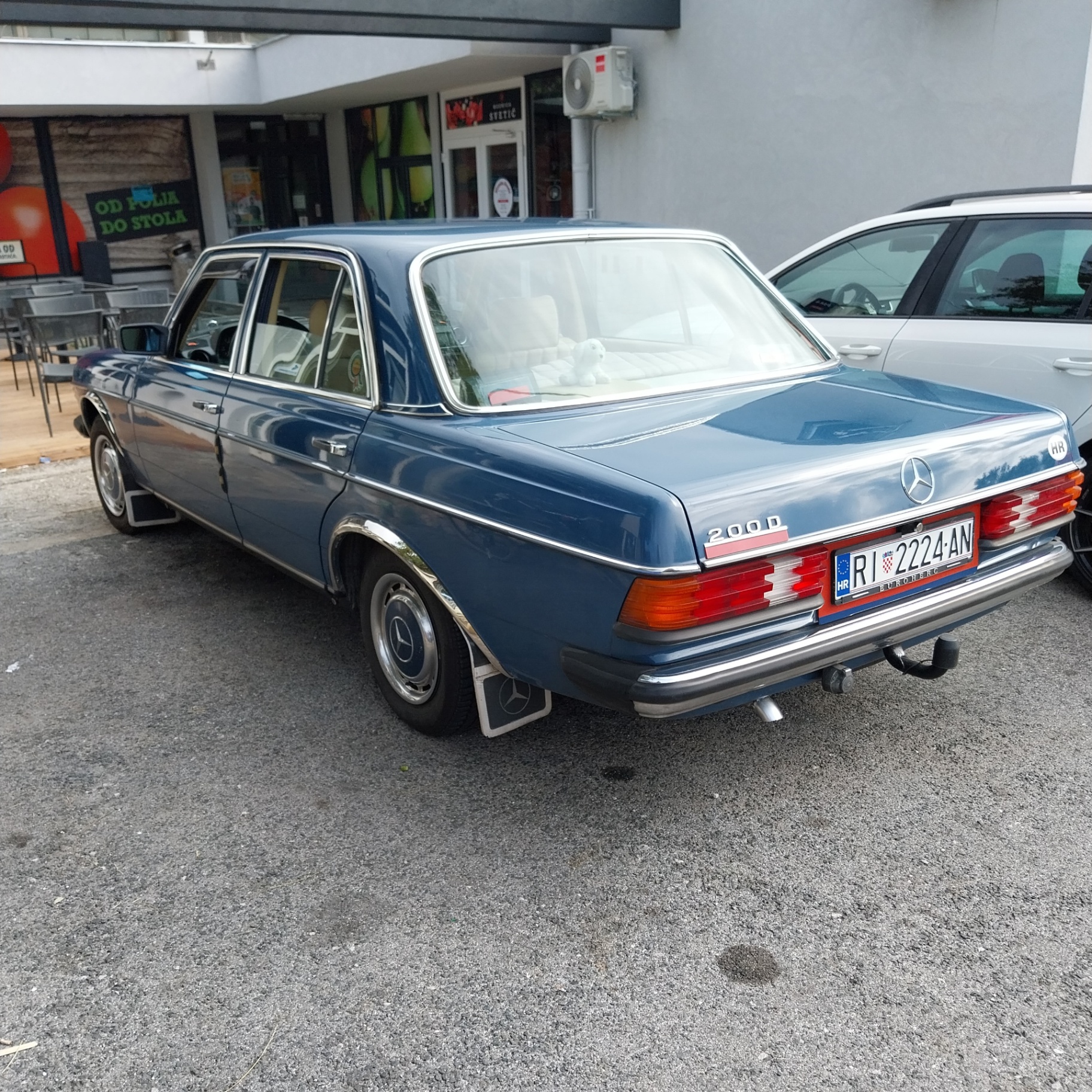 Mercedes-Benz 200D W110