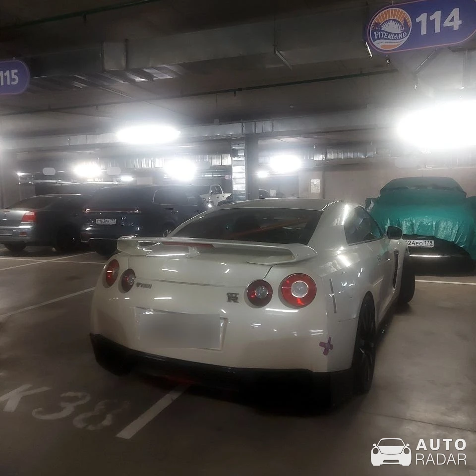 Nissan GT-R R35 spotted in Санкт-Петербург, Россия