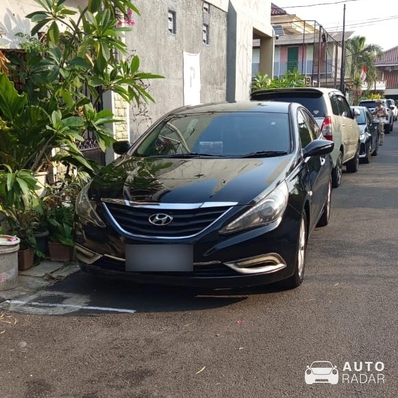 Hyundai Sonata spotted in Jakarta
