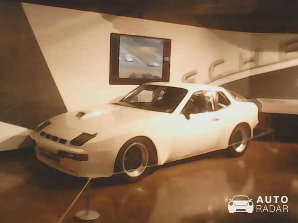 Porsche 924 Carrera GTS spotted in Valencia