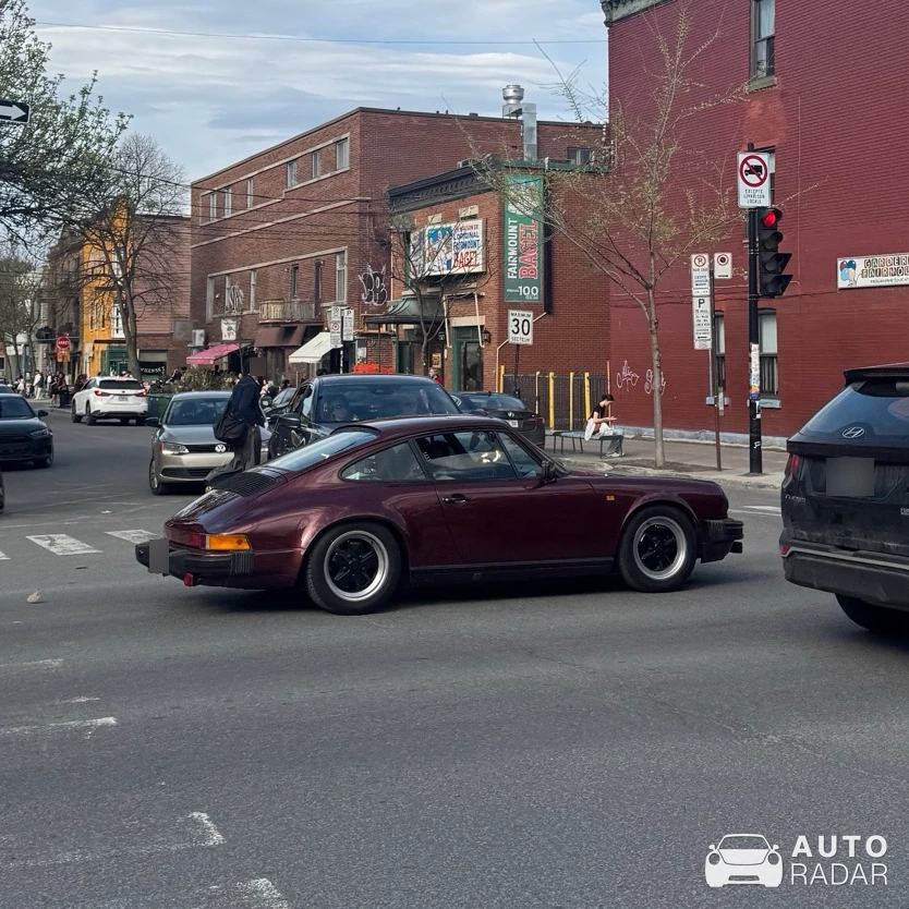 Porsche 911 Carrera 3.0 spotted in Montréal, Canada