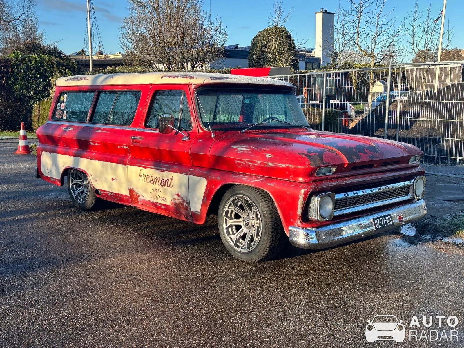 Chevrolet Suburban spotted in Haastrecht, Nederland