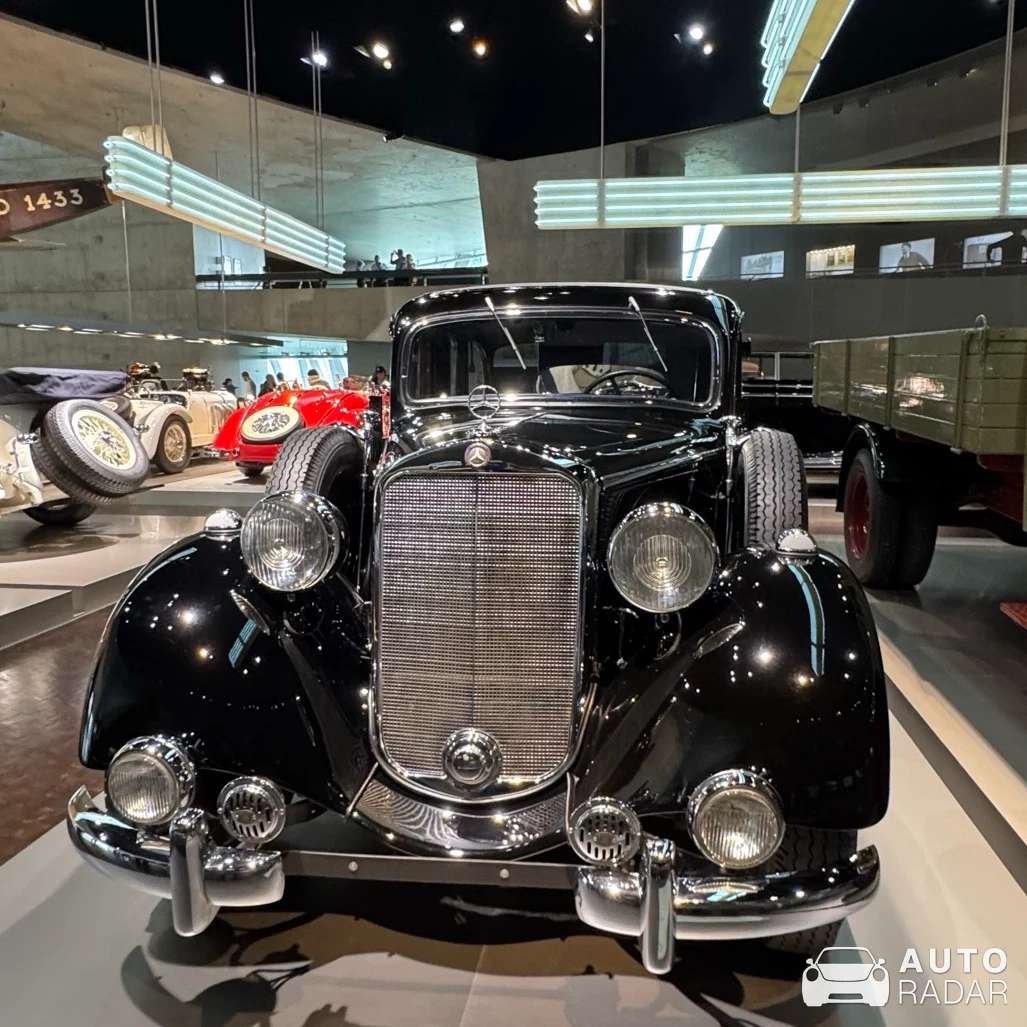 Mercedes-Benz 260 D Pullman-Limousine spotted in Stuttgart