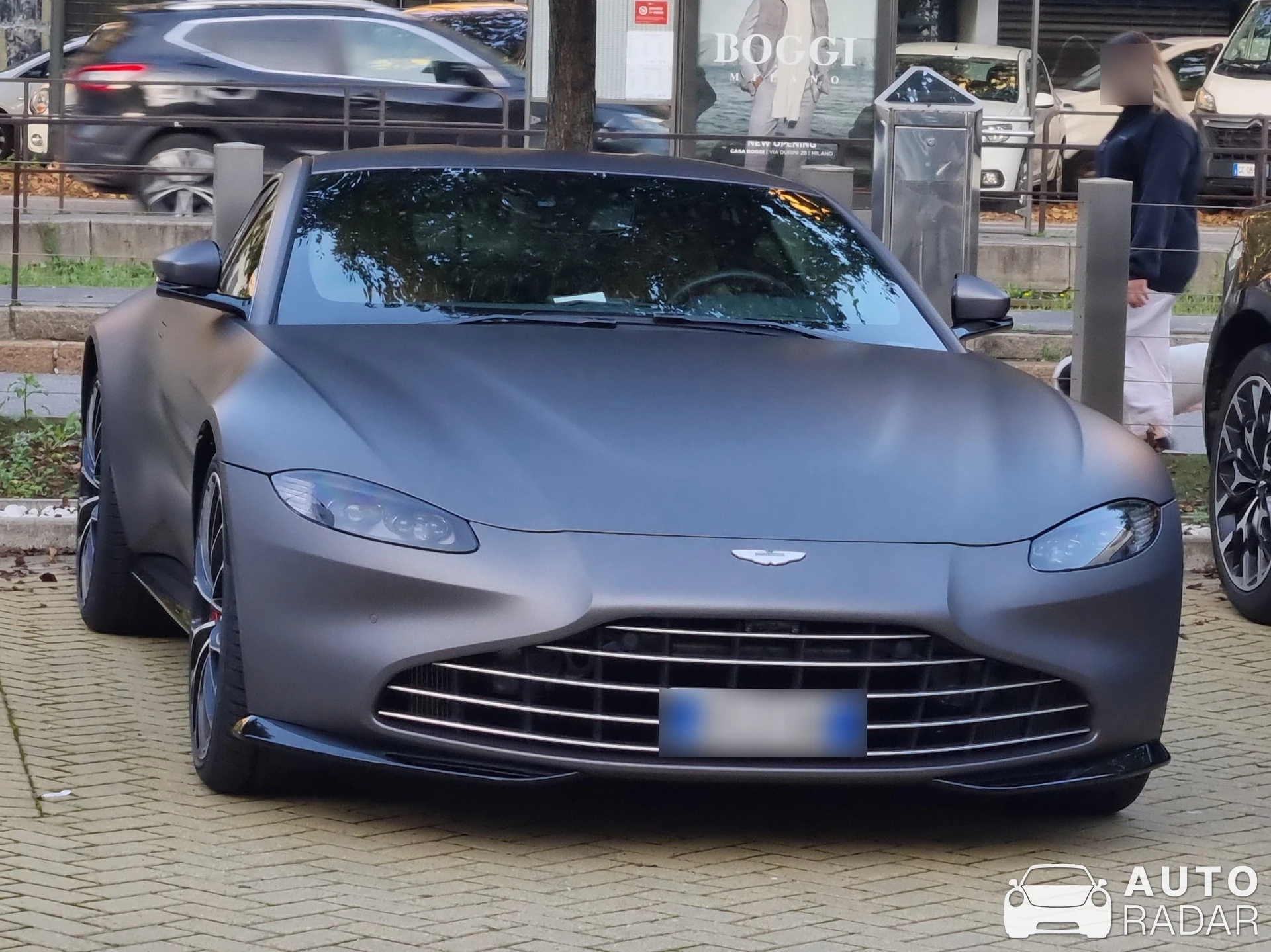 Aston Martin V8 Vantage spotted in Milano, Italia