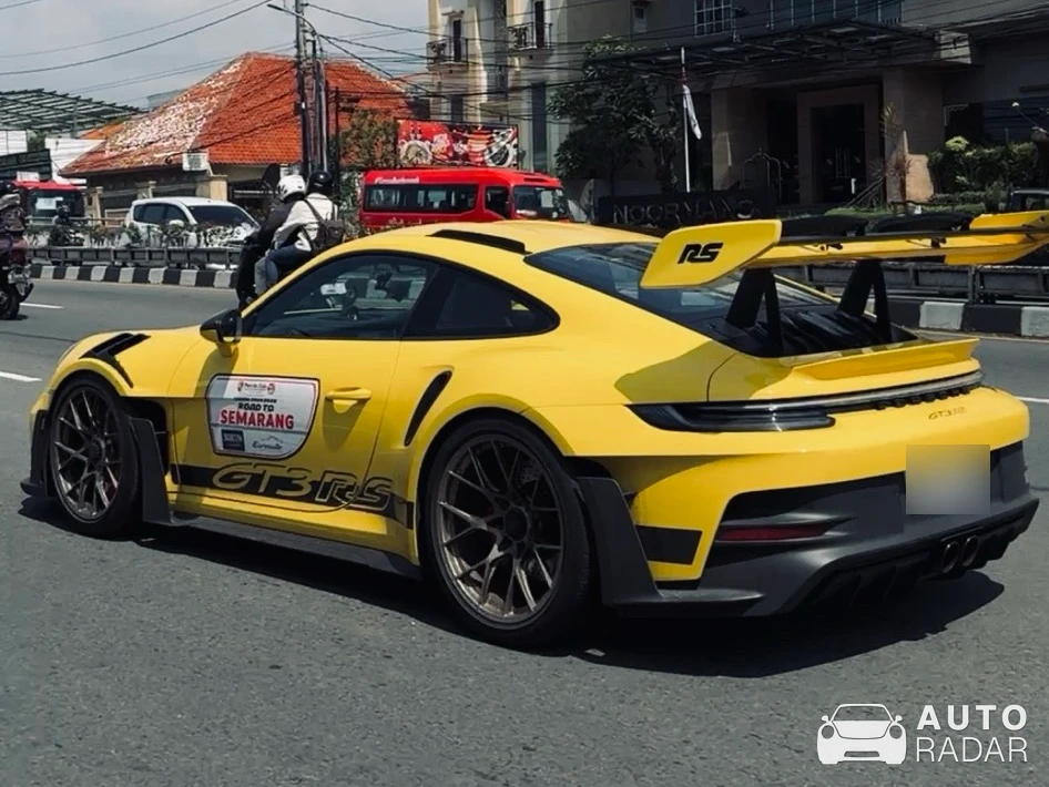 Porsche 992 GT3 RS MkI spotted in Semarang