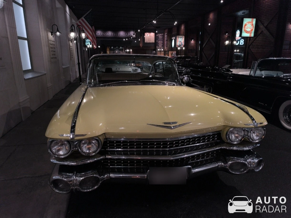 Cadillac DeVille spotted in Nová Bystřice