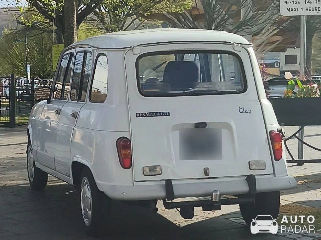 Renault 4 GTL spotted in Caudebec-lès-Elbeuf