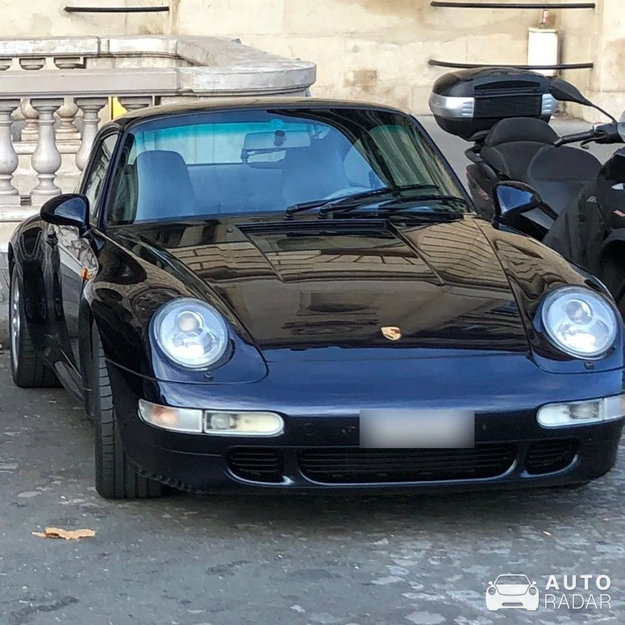 Porsche 993 Carrera spotted in Paris, France