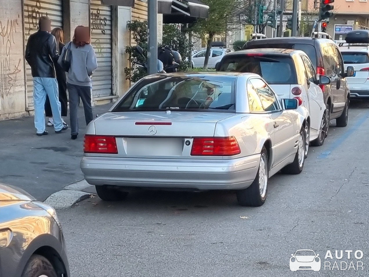 Mercedes-Benz SL 300 spotted in Milano