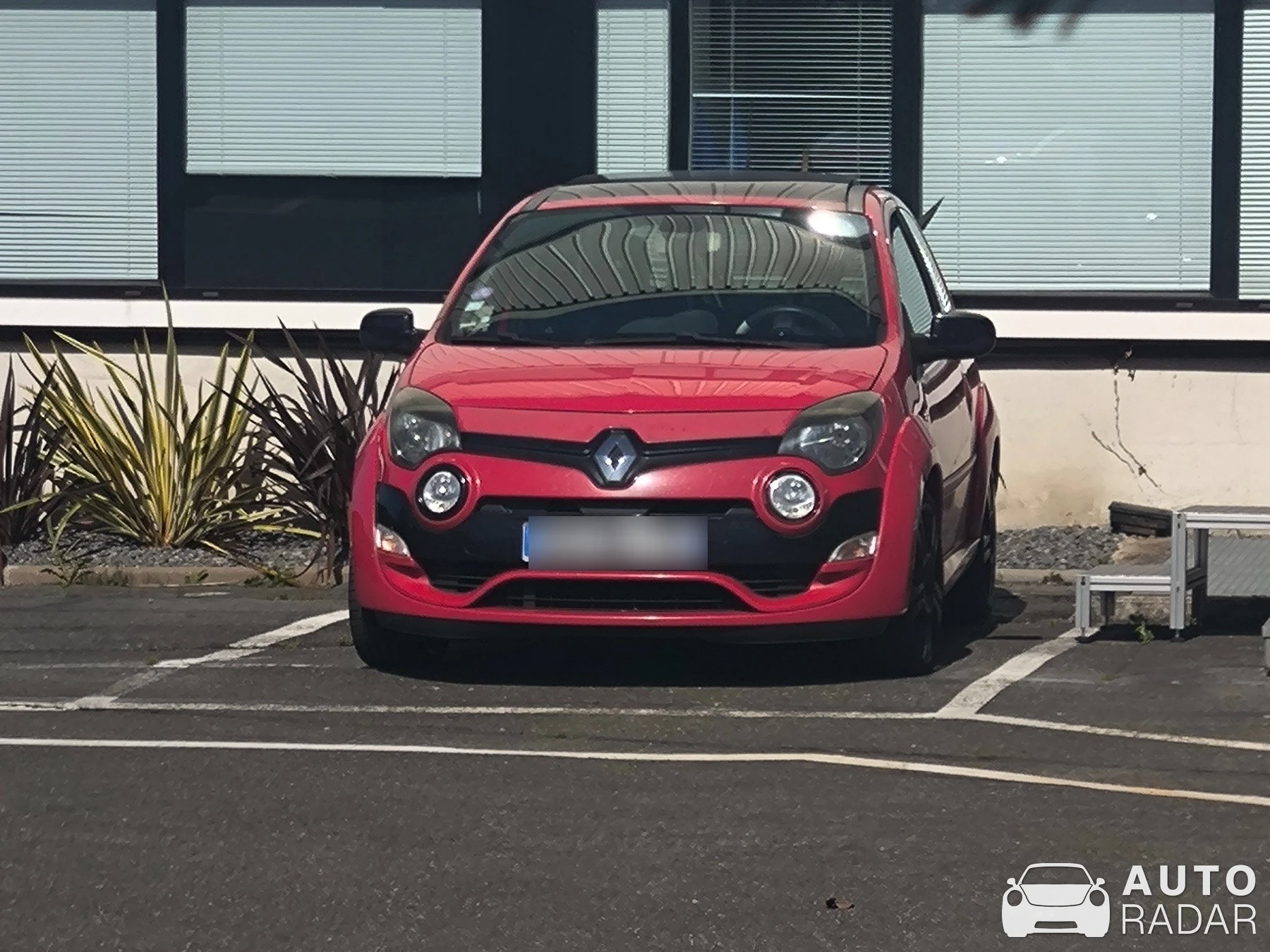 Renault Twingo RS spotted in Viry-Châtillon