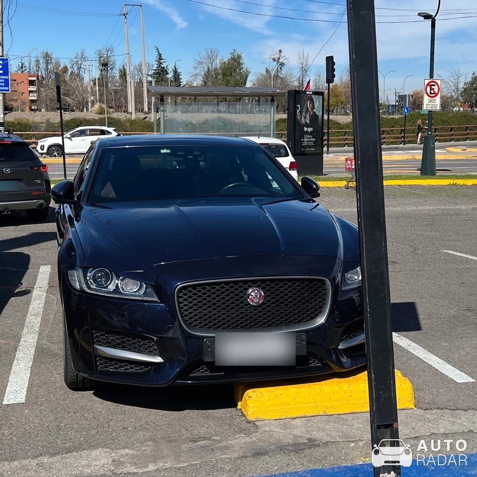 Jaguar XF LWB spotted in Vitacura