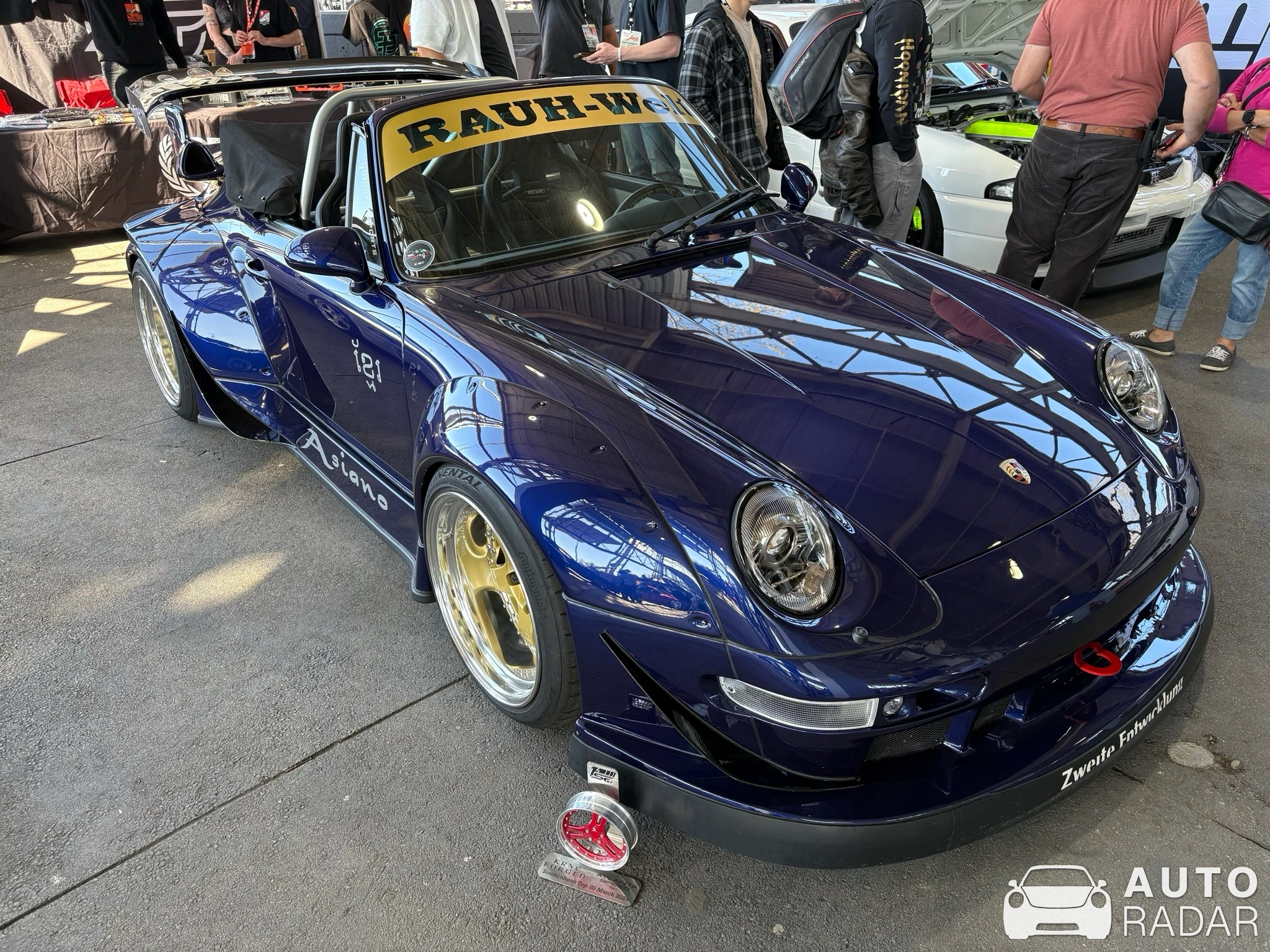 Porsche 993 Carrera 4 Cabriolet RWB spotted in Chattanooga