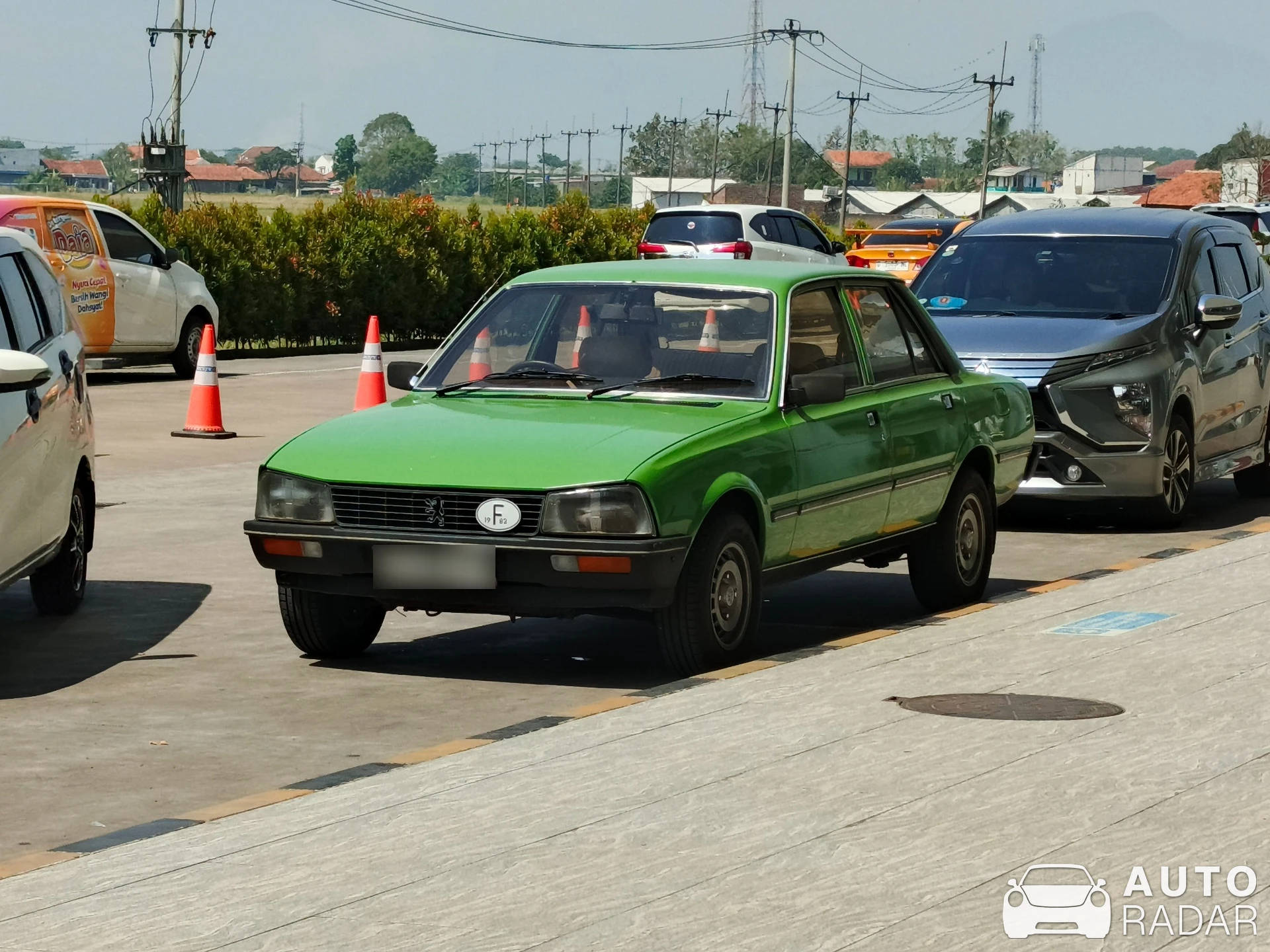Peugeot 505 spotted in Bandung